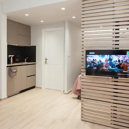 Petralona Gem Hotel-style With Balcony Apartment *